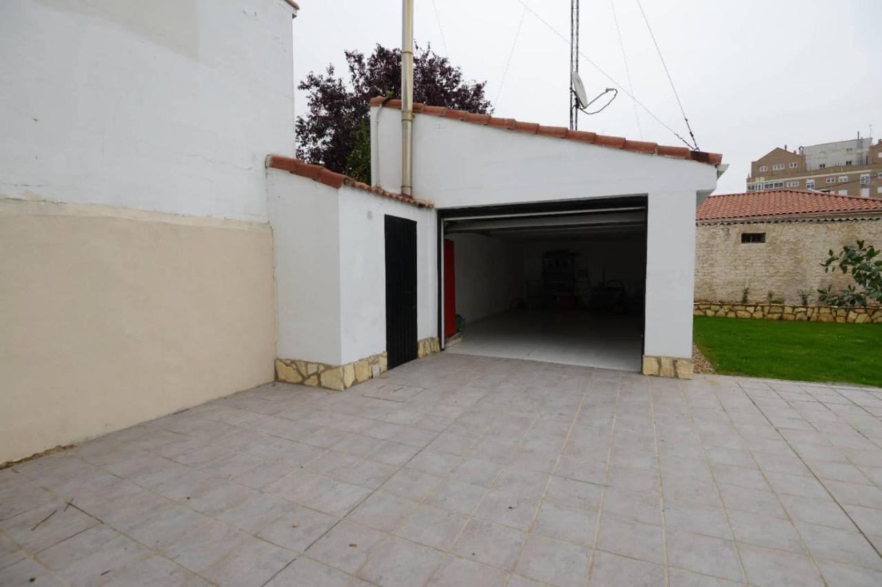 Вілла Housing Leon Casa Con Jardin Екстер'єр фото