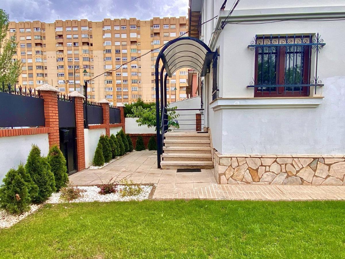 Вілла Housing Leon Casa Con Jardin Екстер'єр фото